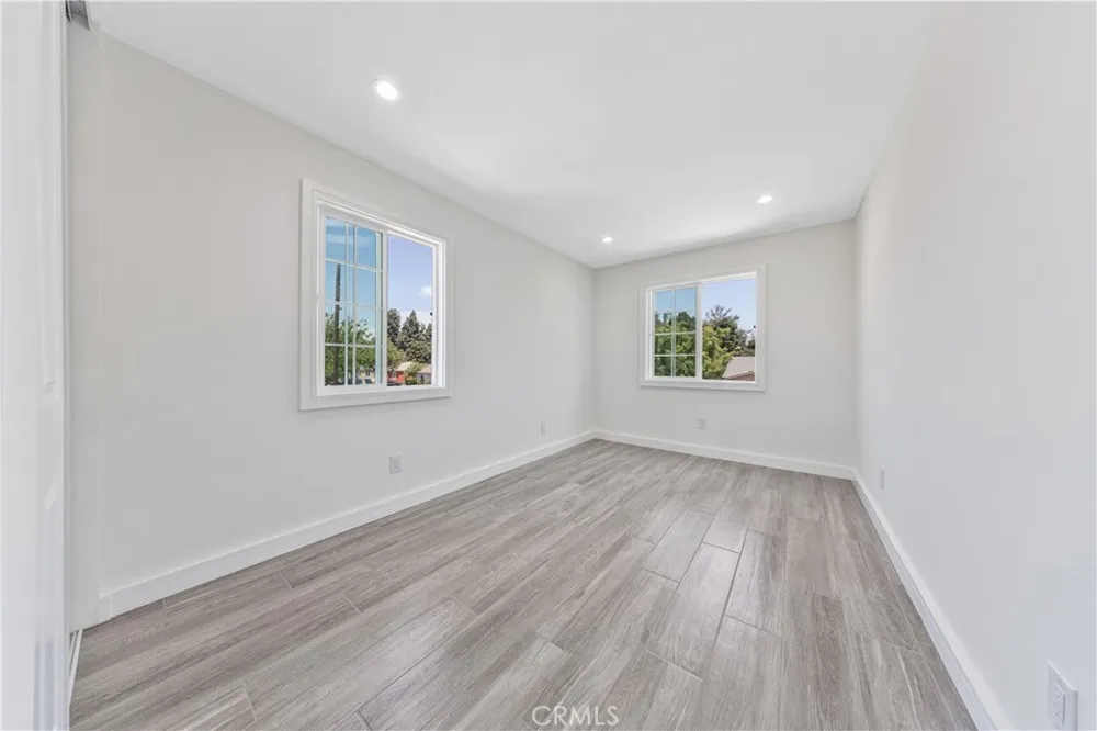 5833 Glady South Gate, CA 90280