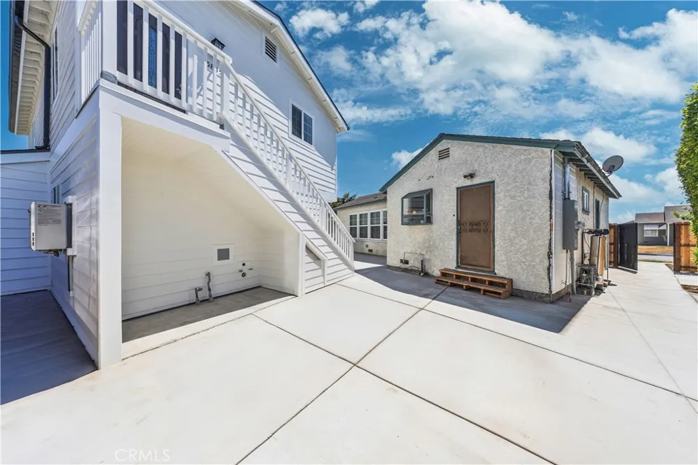 5833 Glady South Gate, CA 90280