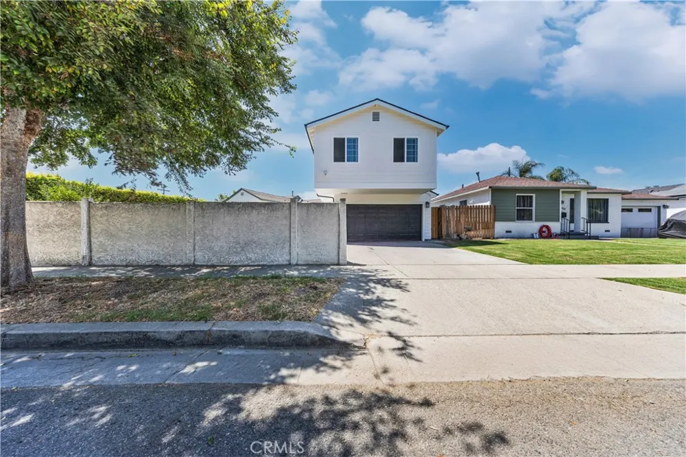 5833 Glady South Gate, CA 90280