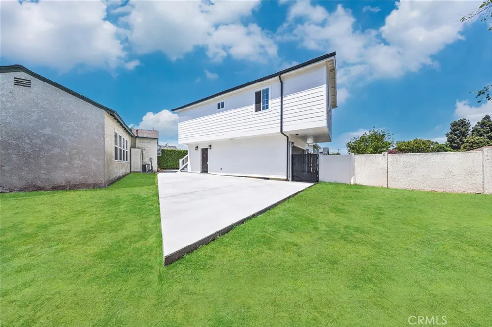 5833 Glady South Gate, CA 90280