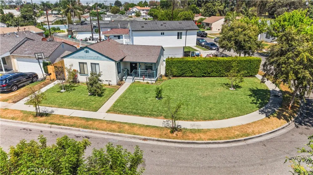 5833 Glady South Gate, CA 90280