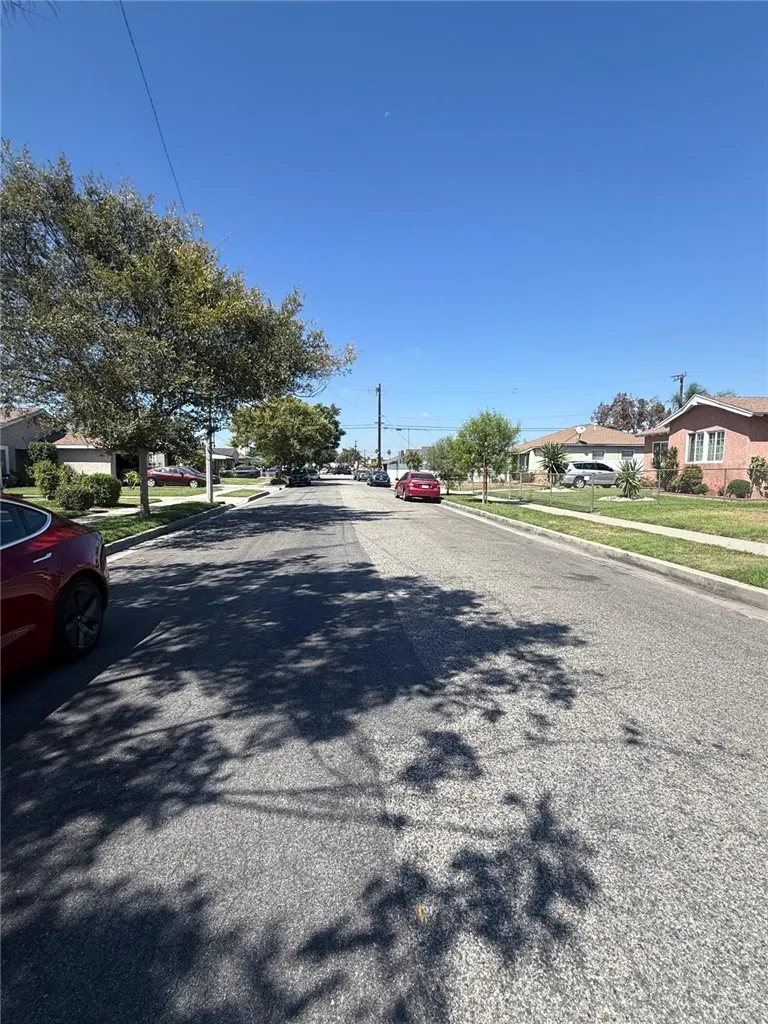 5833 Glady South Gate, CA 90280
