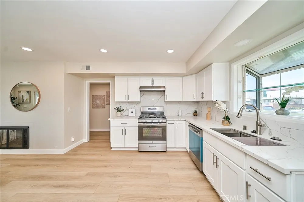 20815 Gridley Rd. Lakewood, CA 90715