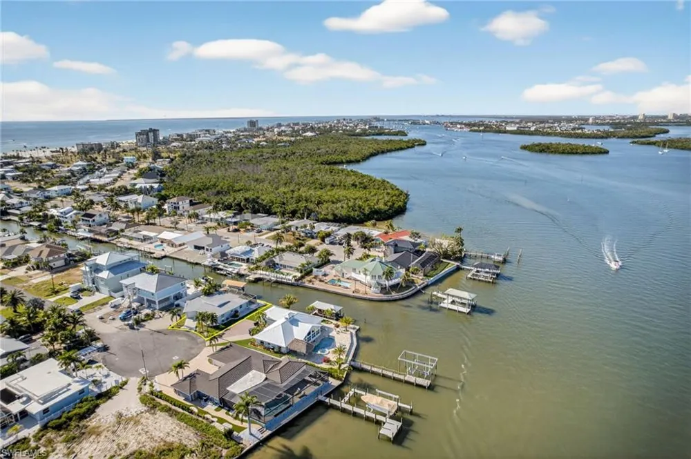 467 Madison Court Fort Myers Beach, FL 33931