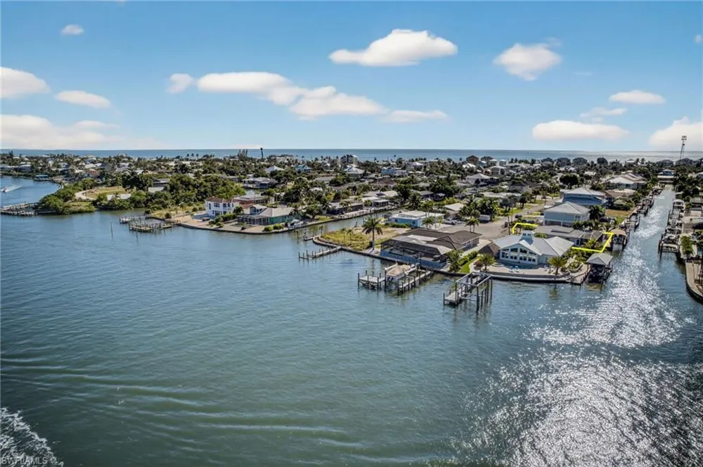 467 Madison Court Fort Myers Beach, FL 33931