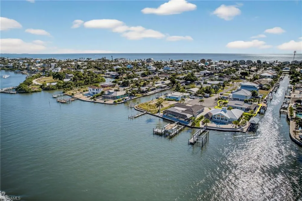 467 Madison Court Fort Myers Beach, FL 33931