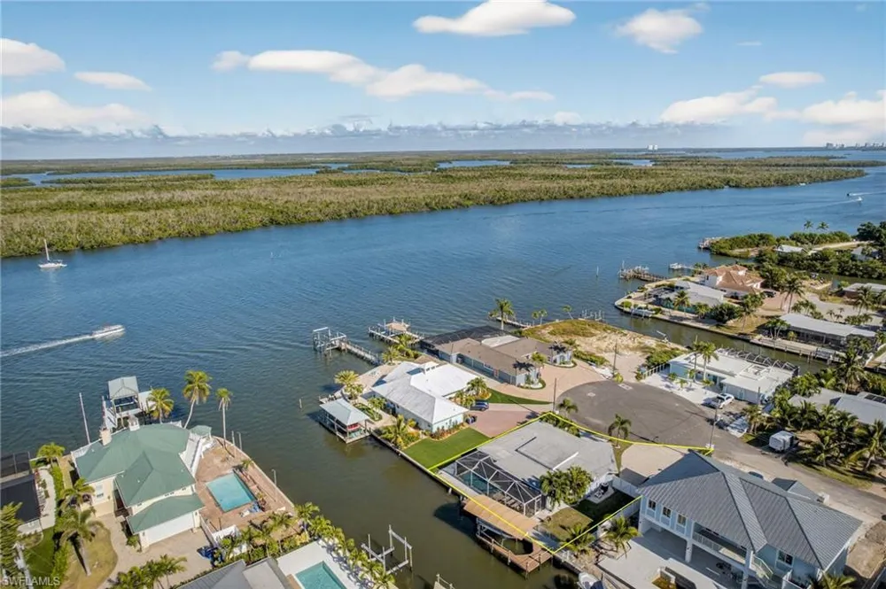 467 Madison Court Fort Myers Beach, FL 33931