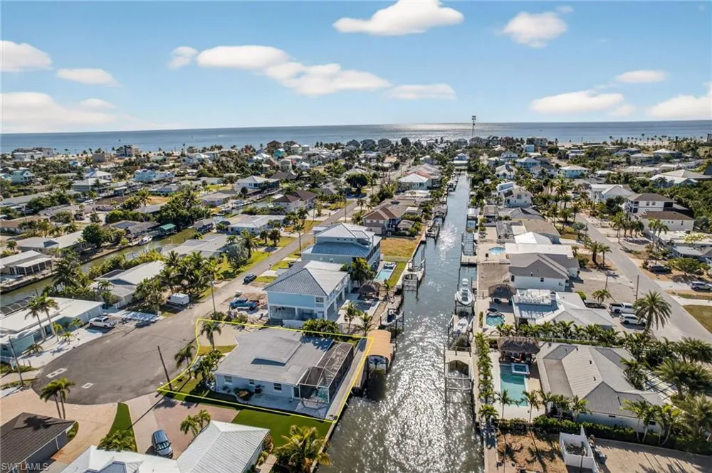 467 Madison Court Fort Myers Beach, FL 33931