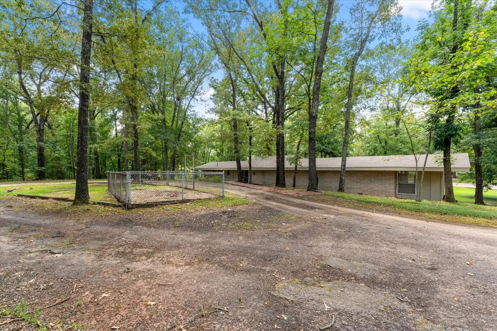 106 Lively Avenue Mt Pleasant, TX 75455