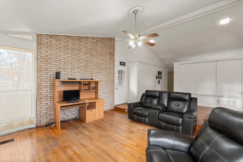 106 Lively Avenue Mt Pleasant, TX 75455