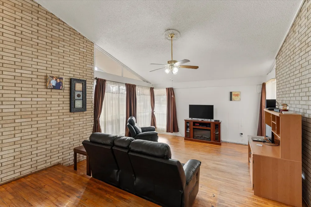 106 Lively Avenue Mt Pleasant, TX 75455