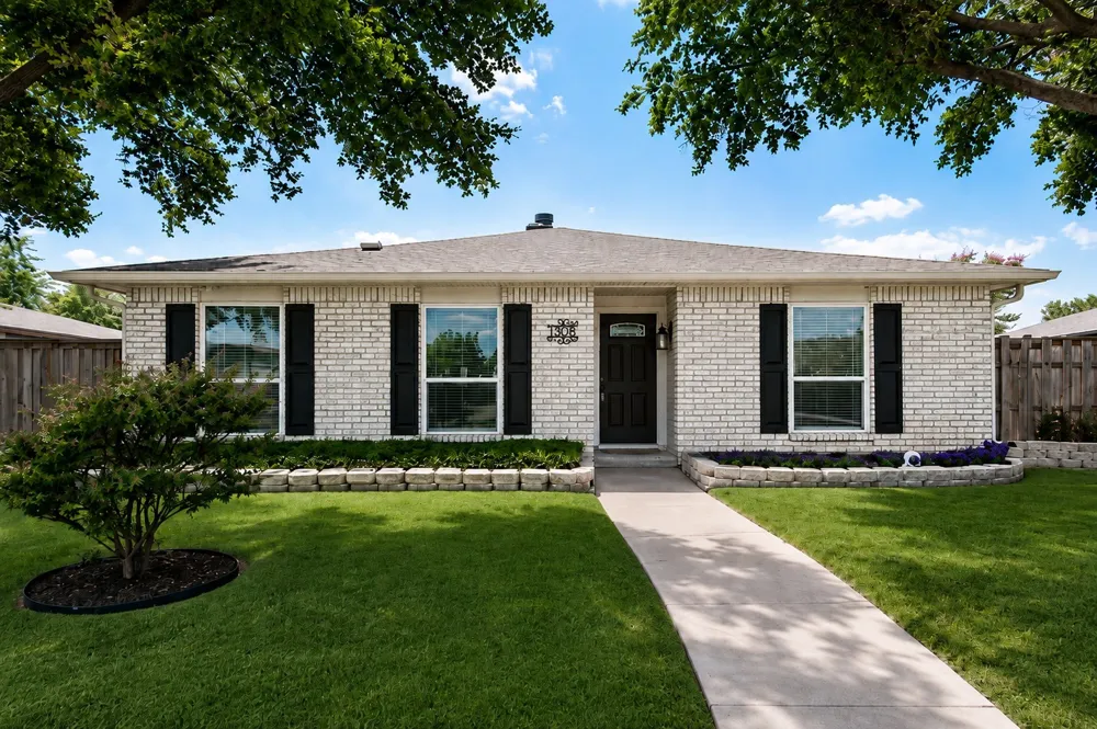 1838 Sandra Lane Grand Prairie, TX 75052