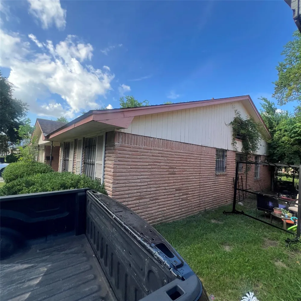 5607 Greylog Drive Houston, TX 77048