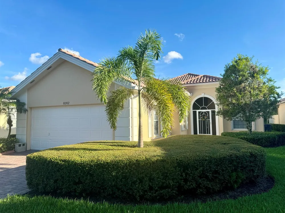 8262 Dominica Place Wellington, FL 33414