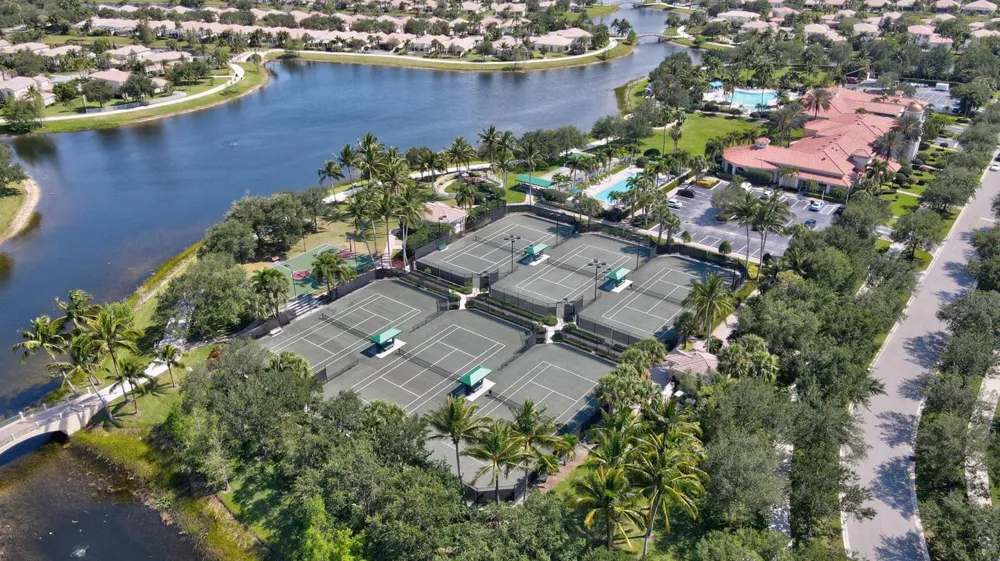 8262 Dominica Place Wellington, FL 33414
