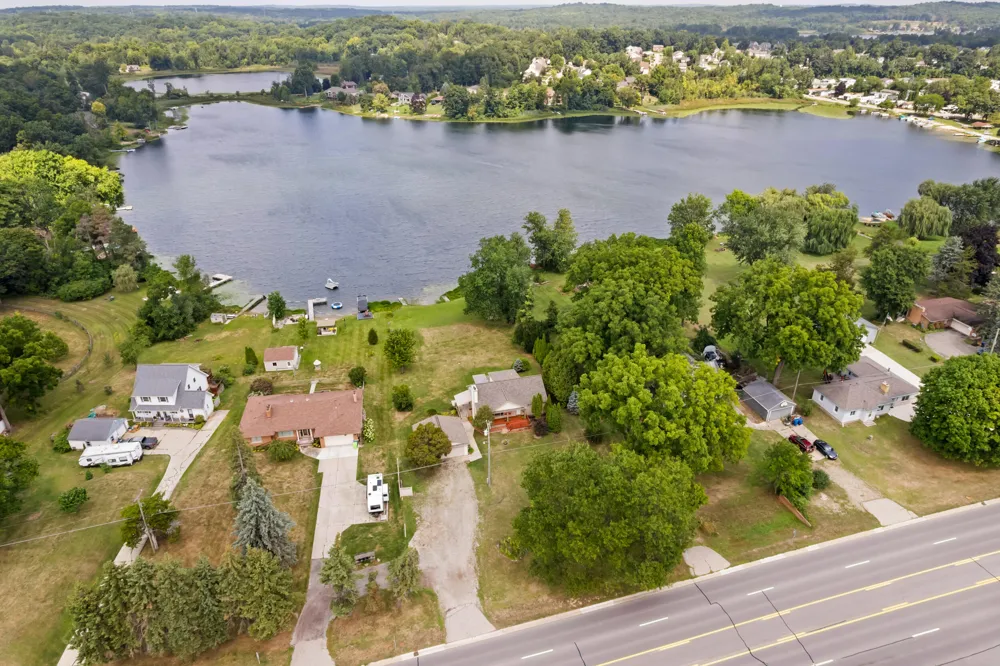 9996 Highland Road White Lake Charter Township, MI 48386