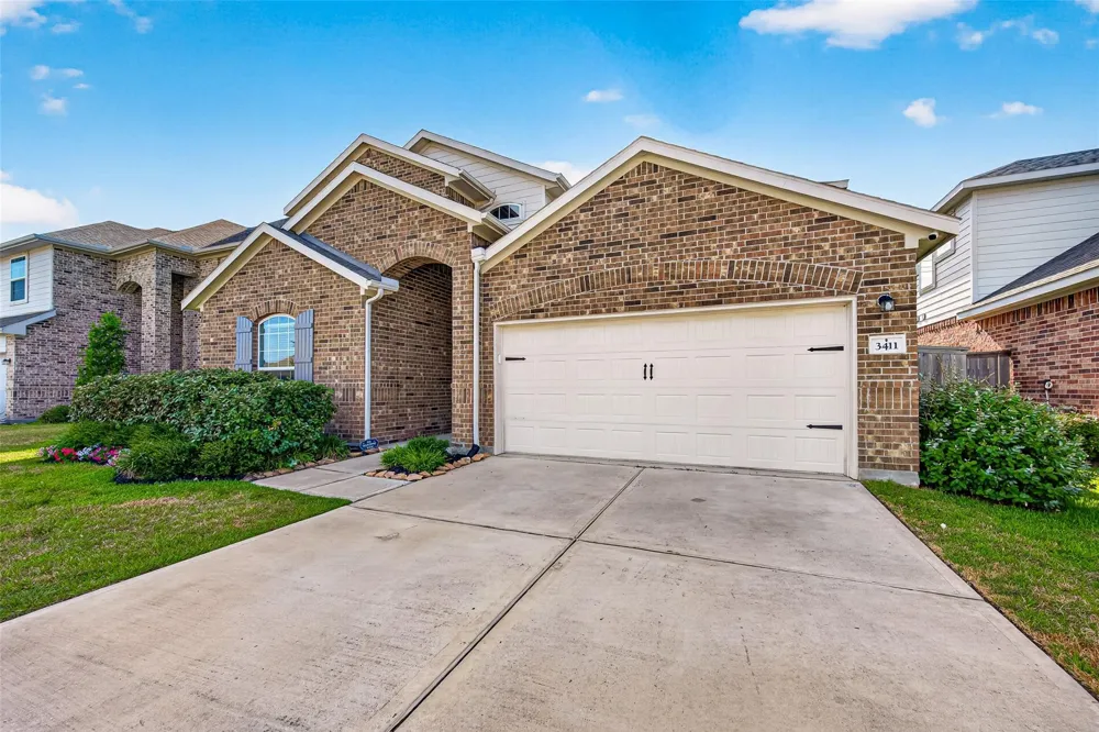 3411 Brushy Meadow Drive Angleton, TX 77515