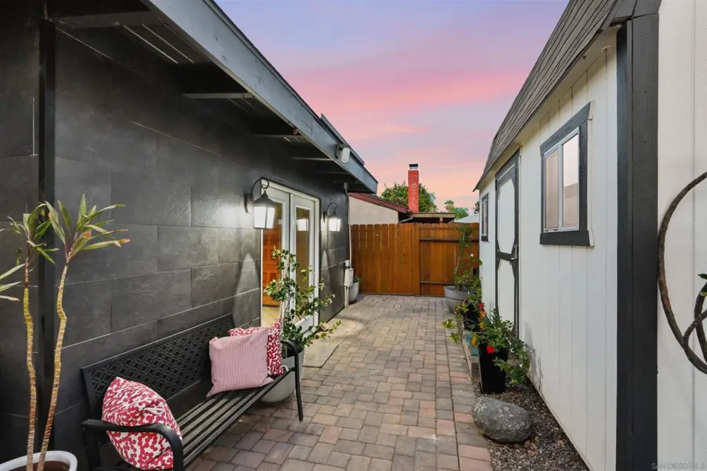 10835 Hillcreek Rd Santee, CA 92071