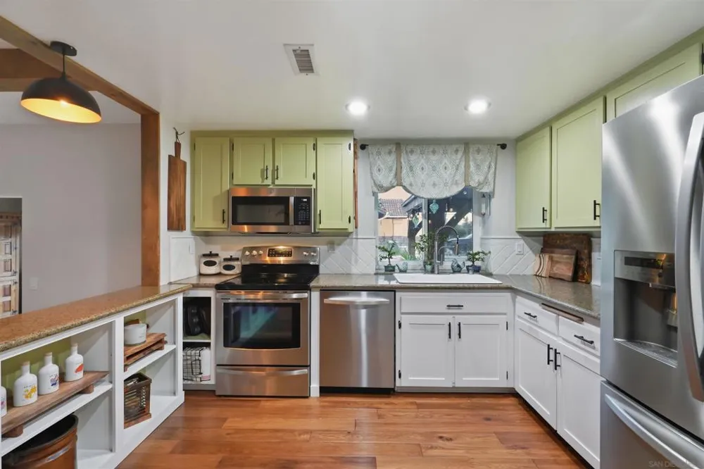 10835 Hillcreek Rd Santee, CA 92071