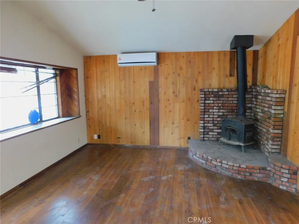 867 Ash Big Bear City, CA 92314