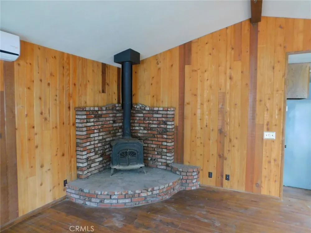 867 Ash Big Bear City, CA 92314
