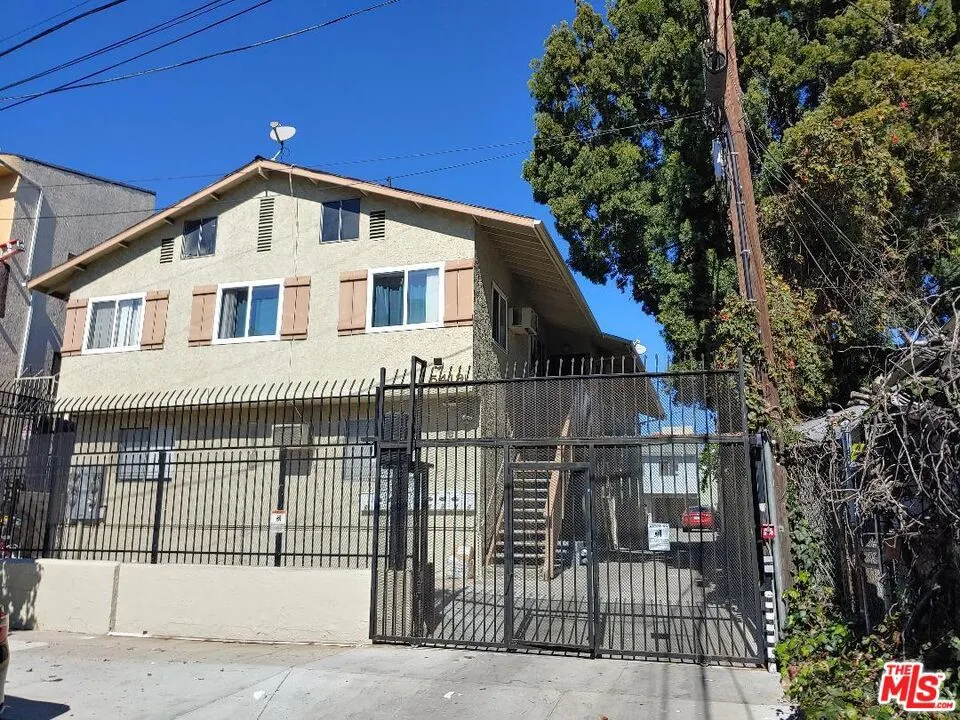 5419 Harold Way #9 Los Angeles, CA 90027
