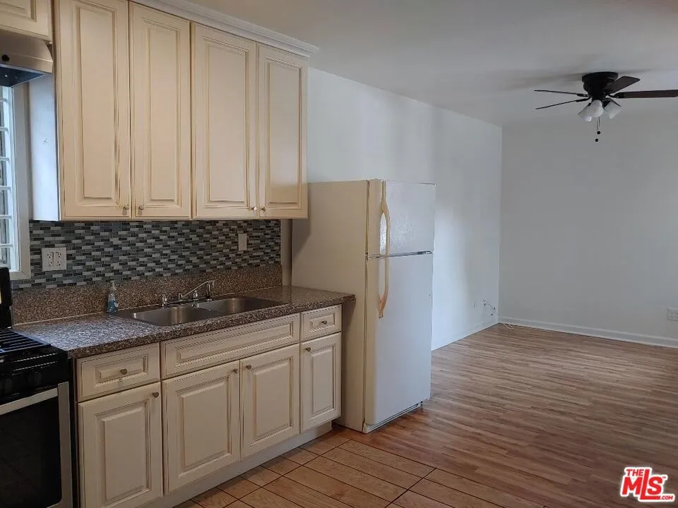 5419 Harold Way #9 Los Angeles, CA 90027