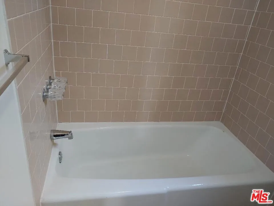 5419 Harold Way #9 Los Angeles, CA 90027