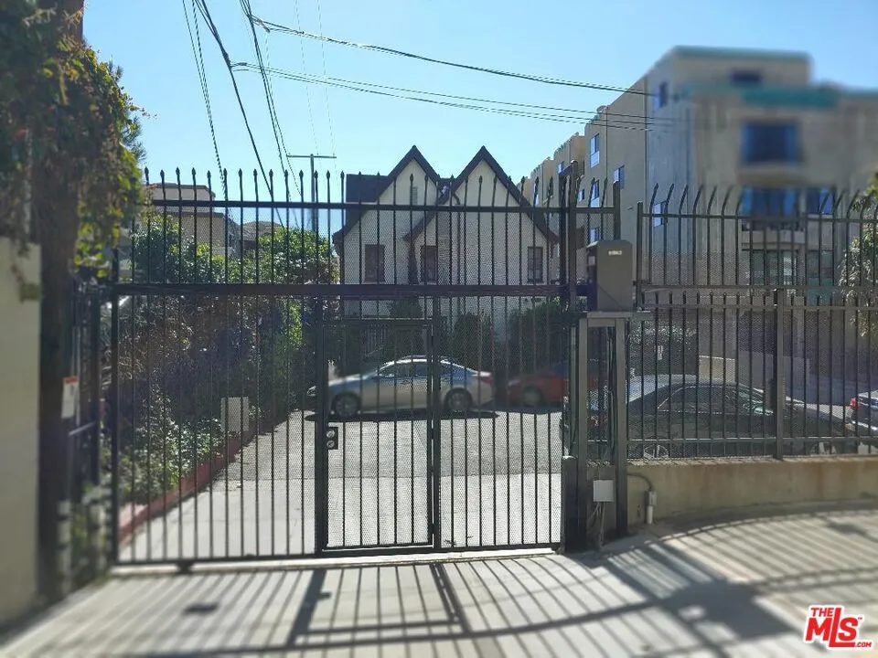 5419 Harold Way #9 Los Angeles, CA 90027