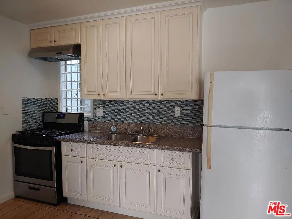 5419 Harold Way #9 Los Angeles, CA 90027
