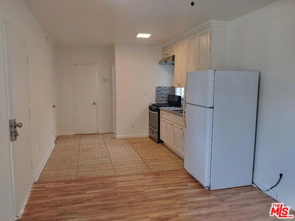 5419 Harold Way #9 Los Angeles, CA 90027