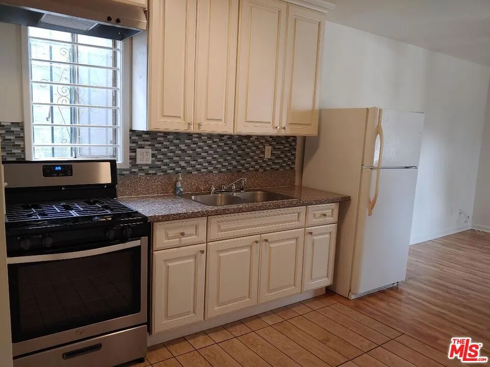 5419 Harold Way #9 Los Angeles, CA 90027