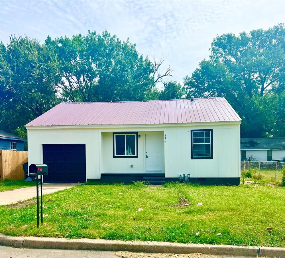 1524 S Santa Fe Bartlesville, OK 74003