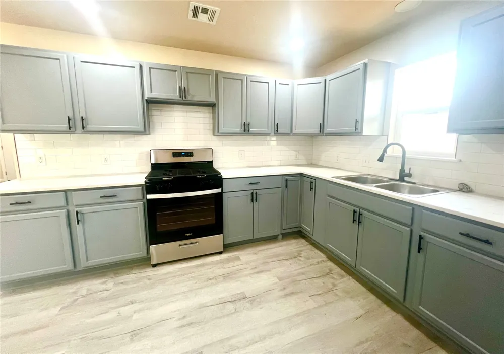 1524 S Santa Fe Bartlesville, OK 74003
