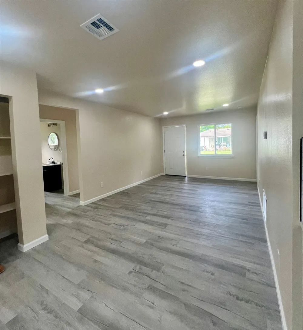 1524 S Santa Fe Bartlesville, OK 74003