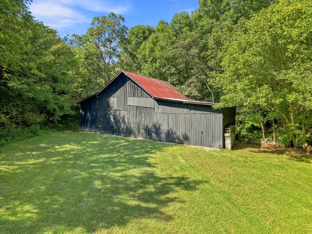 59 Russell Ln Pleasant Shade, TN 37145