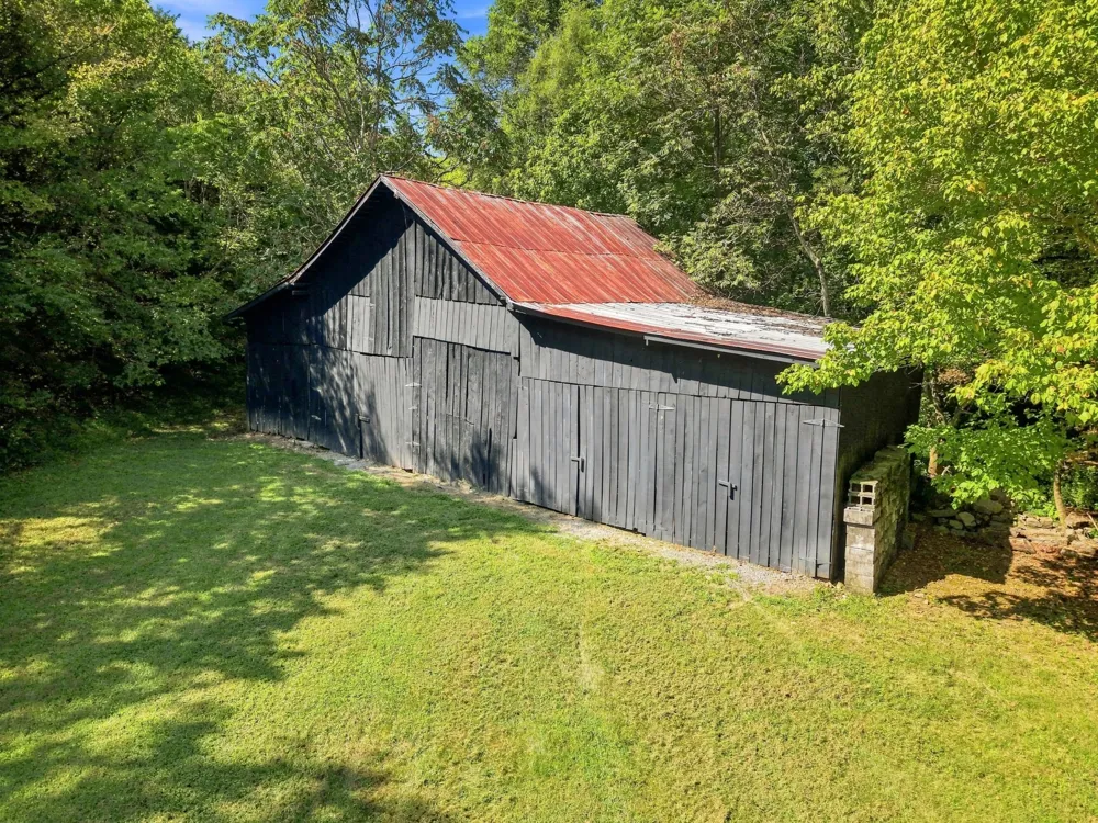 59 Russell Ln Pleasant Shade, TN 37145