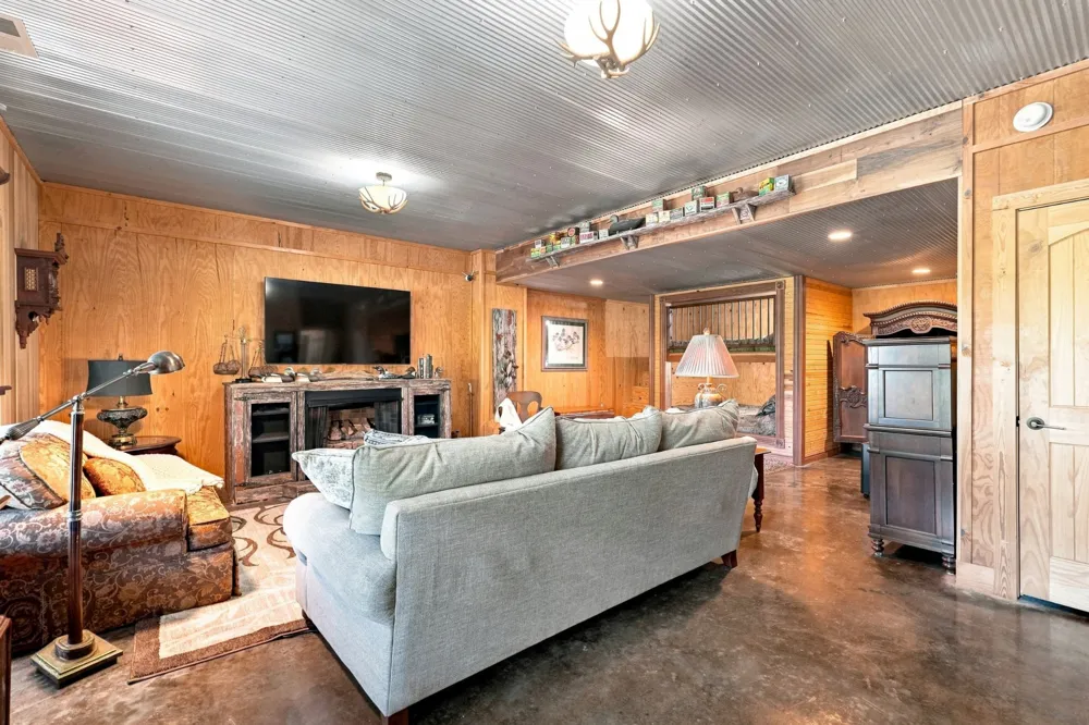 59 Russell Ln Pleasant Shade, TN 37145