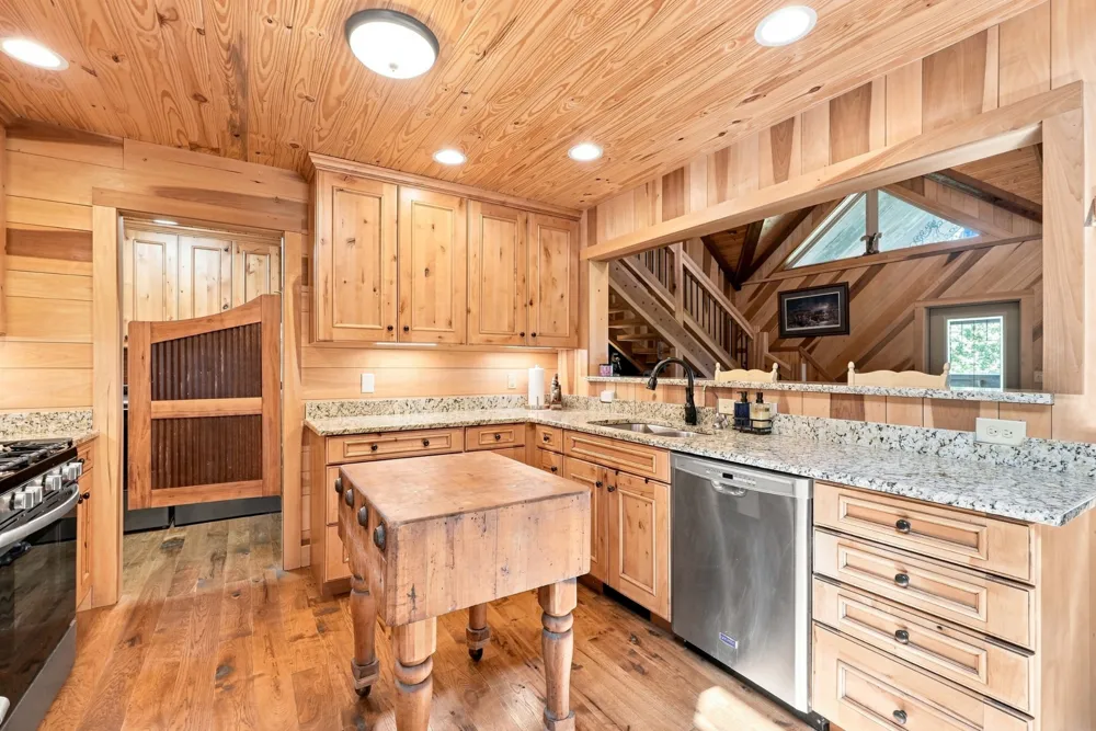 59 Russell Ln Pleasant Shade, TN 37145