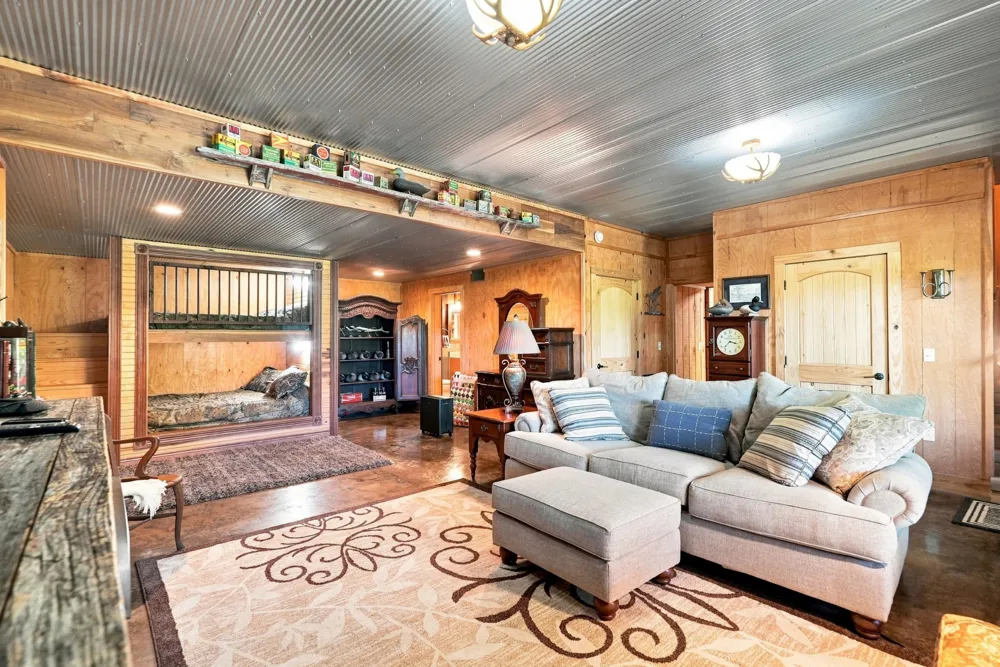 59 Russell Ln Pleasant Shade, TN 37145