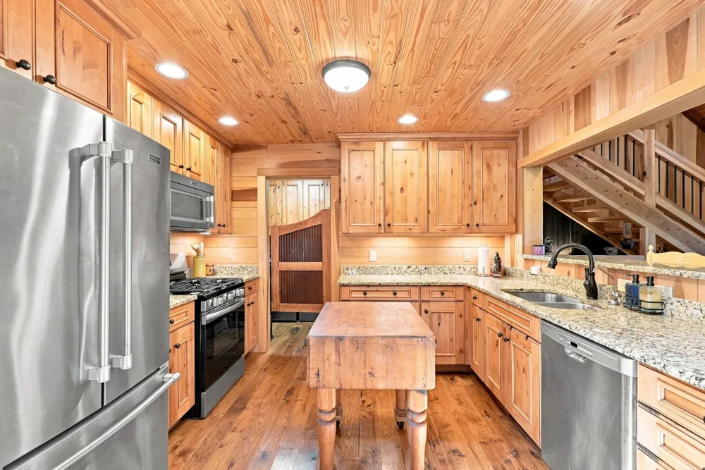 59 Russell Ln Pleasant Shade, TN 37145