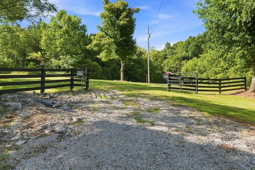 59 Russell Ln Pleasant Shade, TN 37145