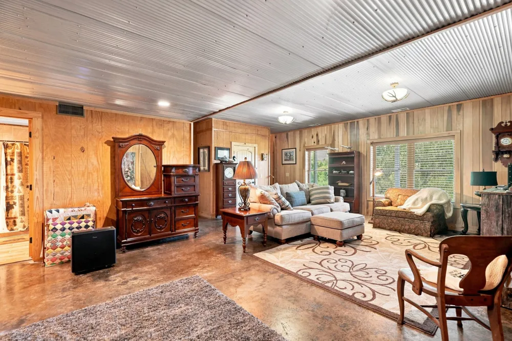 59 Russell Ln Pleasant Shade, TN 37145