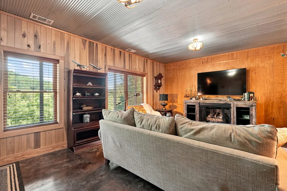 59 Russell Ln Pleasant Shade, TN 37145