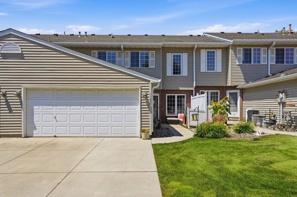 1122 Heather Lane Waconia, MN 55387
