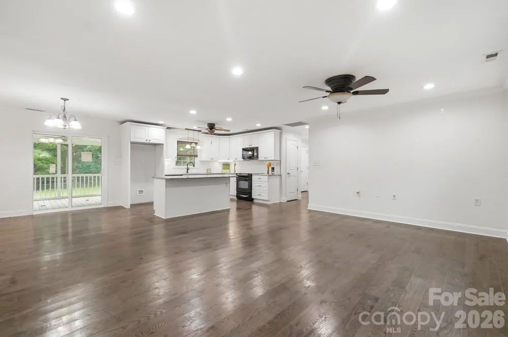 6081 Cambridge Drive Harrisburg, NC 28075