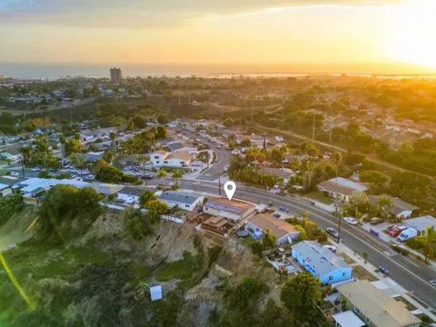 901 Capistrano