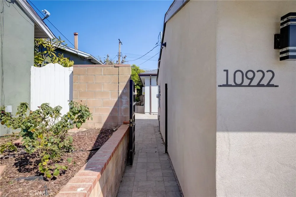 10922 Garden Grove Avenue Porter Ranch, CA 91326