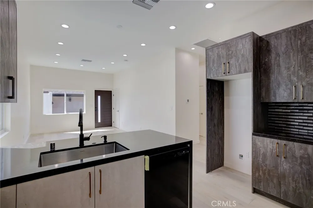 10922 Garden Grove Avenue Porter Ranch, CA 91326