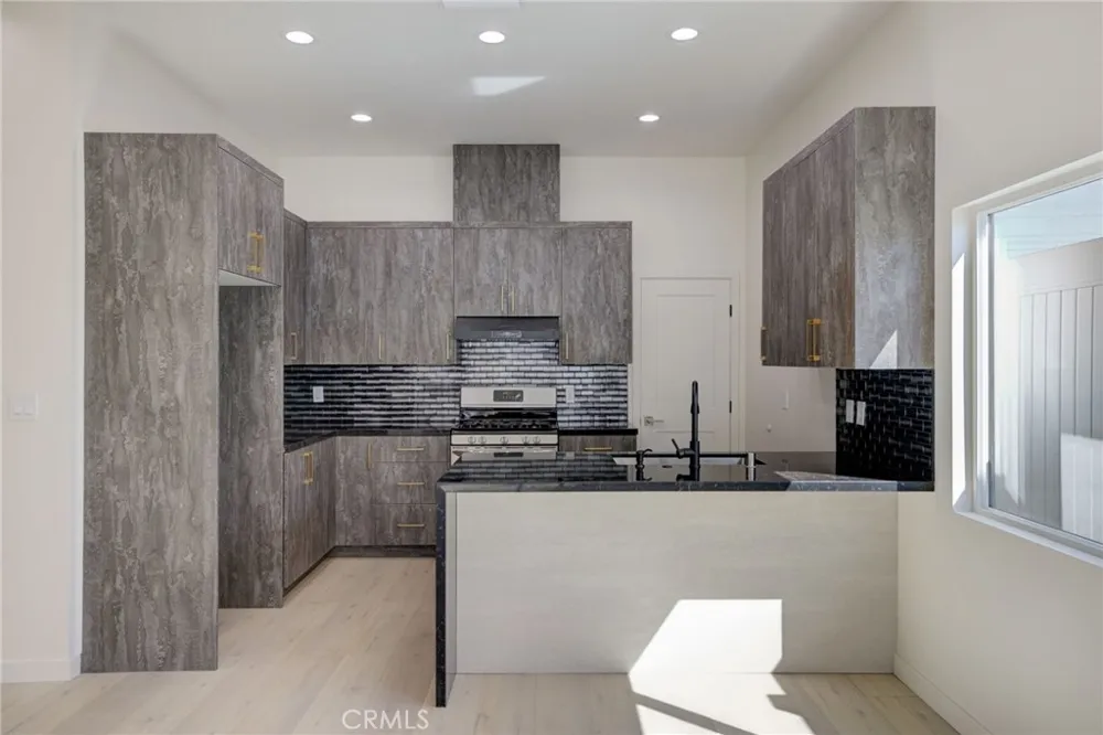 10922 Garden Grove Avenue Porter Ranch, CA 91326